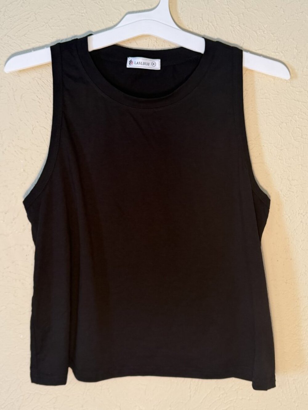 Laslulu Black Cropped Sleeveless Workout Top, Size Medium